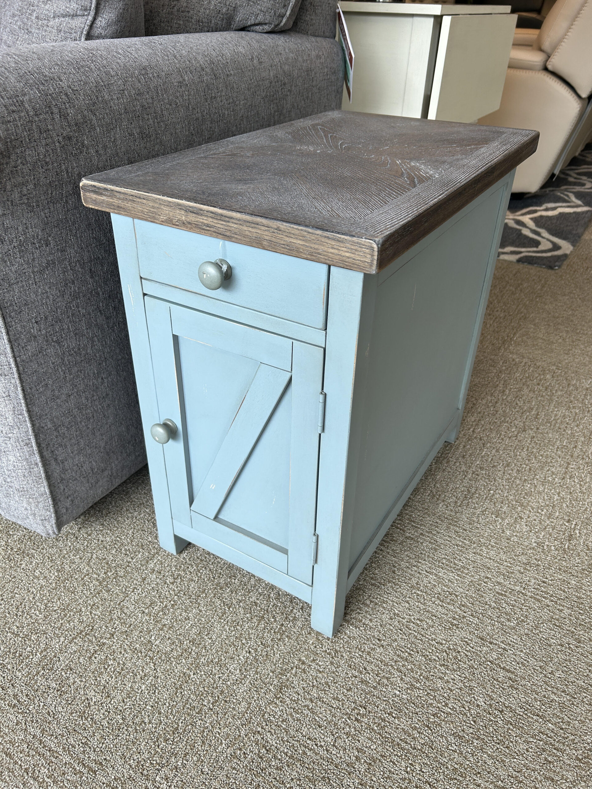 C2Csidetable40307 Coast to Coast Side table - Image 1